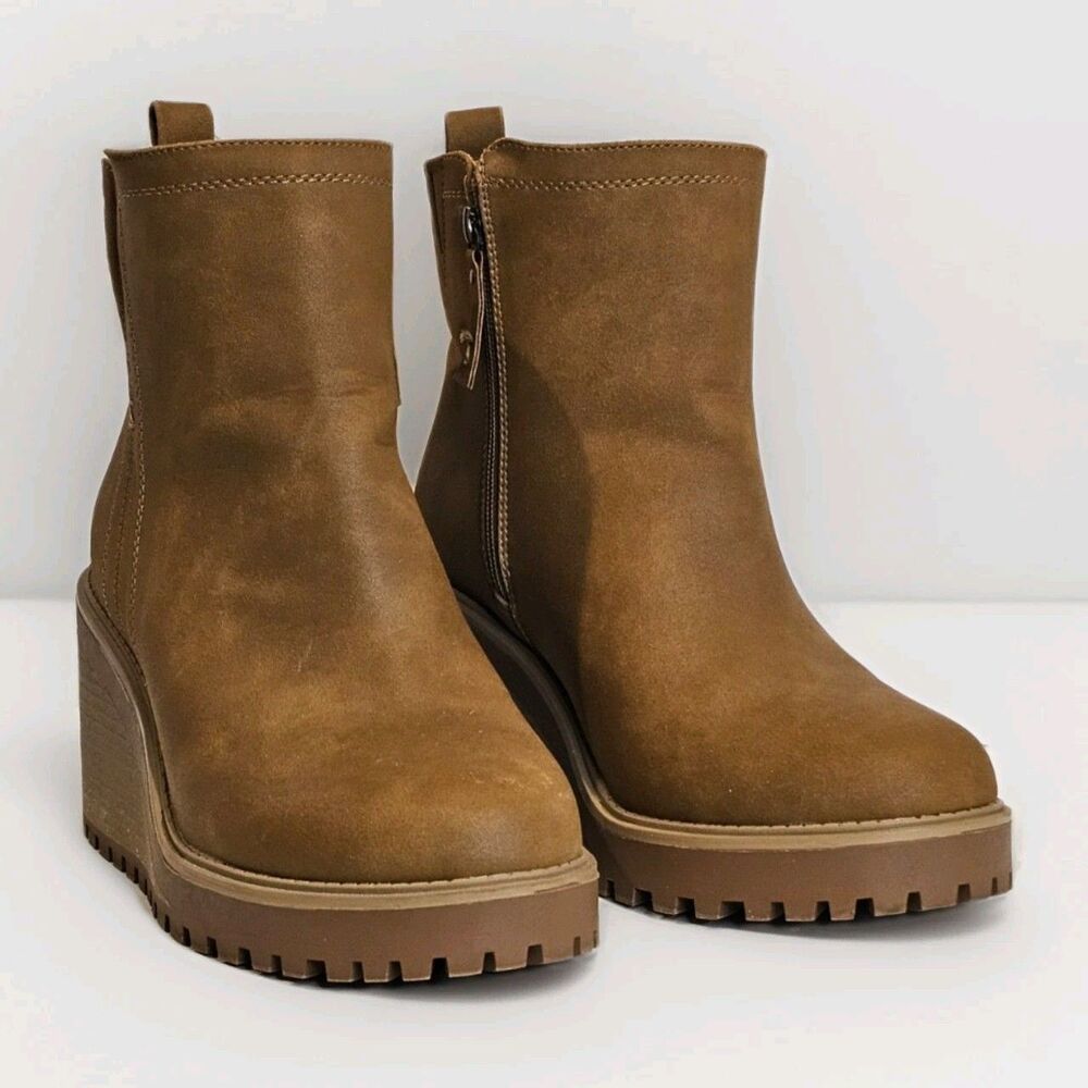 Torrid 10WW Tan Faux Suede Wedge Ankle Boots Lug Sole Platform 41105015